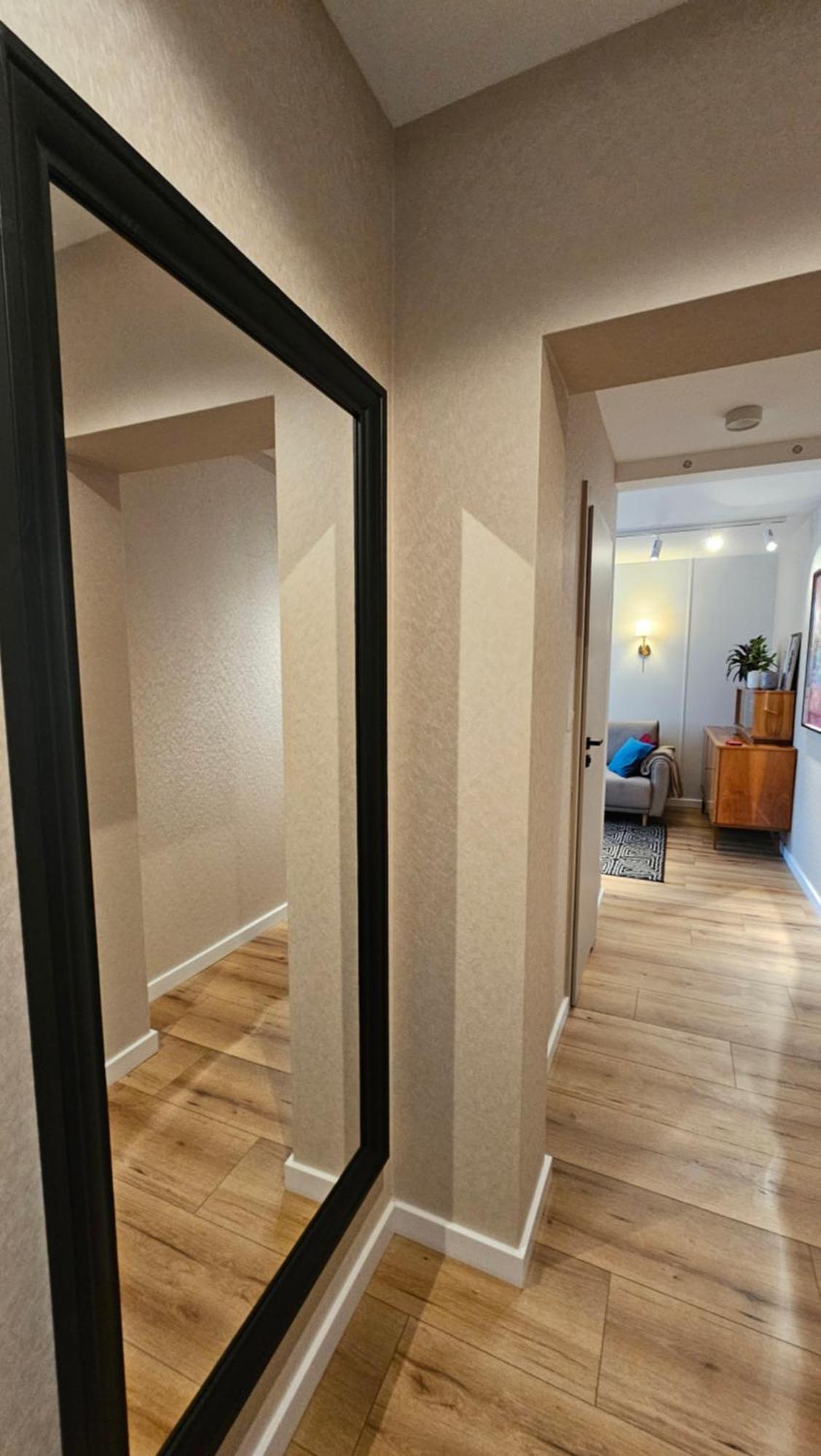 Apartament Metro *